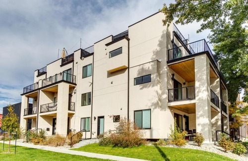 Jefferson Park Apartment | Jefferson Park Apartment Walk to Empower Field!