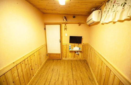 Jeonju House | Jeonju Onggi Jonggi Hanok Stay