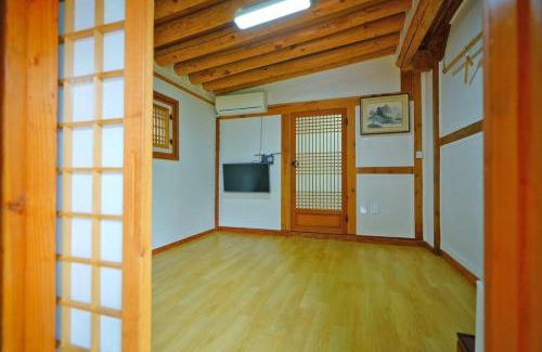 Jeonju House | Jeonju Pungnamheon Hanok Stay