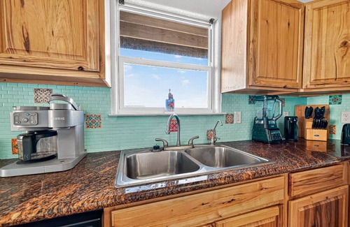 Surfside Beach House | Jetty Sunrise. Pets Welcome. Pedestrian Beach on SAND! New! By Park! Restaurants