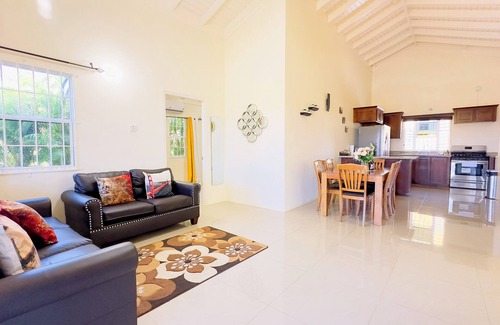 Falmouth House | Jhadano Villa 3BR Pool Shuttle 3 Mins to Beach