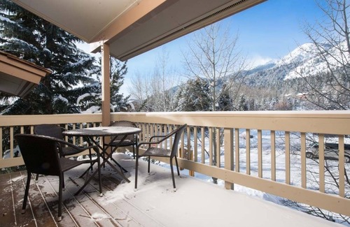 Teton Village Condo | JHRL - Teewinot A5, steps away from Moose Creek lift