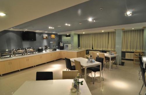 Xining City Centre Hotel | Jinjiang Inn Xining Mojia Street Food Street