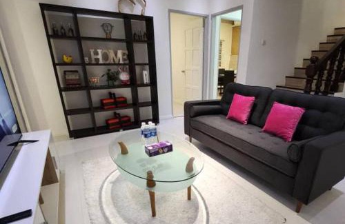 Richmond Hill House | Jk Home Borneo 96 18Pax 6BedR 6BathR 3Carparks