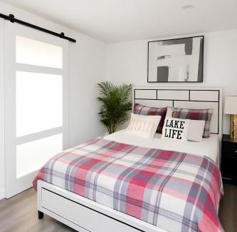 East Windsor House | Jnice Residence