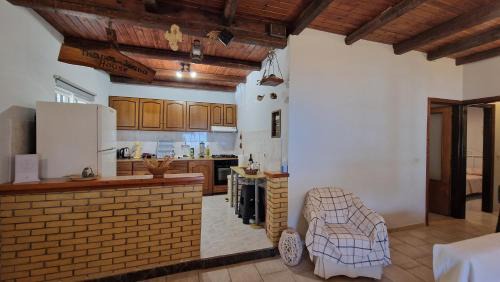 Agios Matthaios House | Joanna-Thanos beachfront holiday home