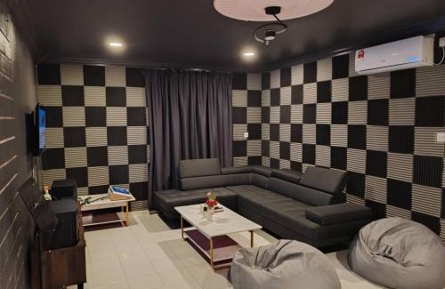 Taman Johor Jaya House | Johor Jaya - KTV & Swimming Pool & Mahjong #5BR2B 15pax