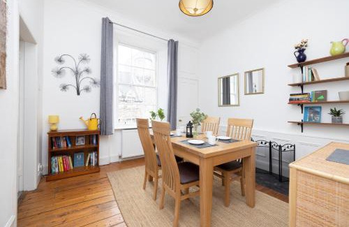 Old Town Apartment | JOIVY Cosy Flat in the Heart of Edinburgh