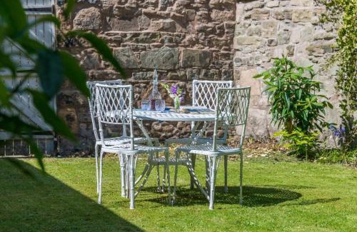 New Town Apartment | JOIVY Luxury Apartment with Patio in City Centre