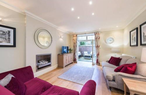 New Town Apartment | JOIVY Luxury Apartment with Patio in City Centre