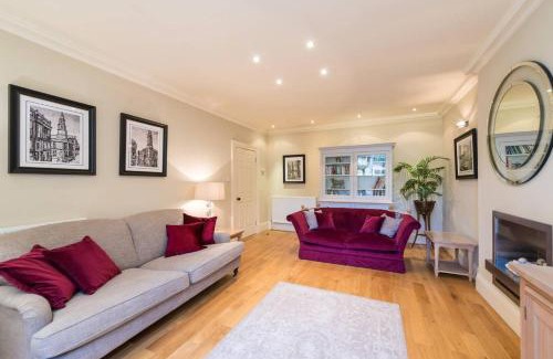 New Town Apartment | JOIVY Luxury Apartment with Patio in City Centre