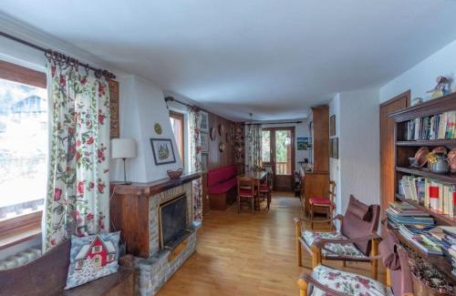 Pallusieux Apartment | JOIVY Welcoming 3BR flat with parking in Verrand