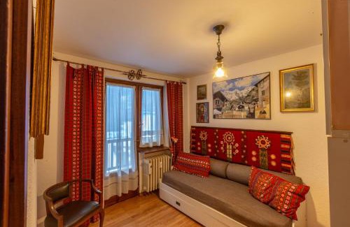 Pallusieux Apartment | JOIVY Welcoming 3BR flat with parking in Verrand