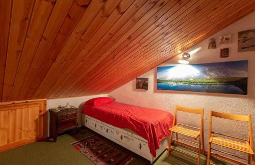 Pallusieux Apartment | JOIVY Welcoming 3BR flat with parking in Verrand