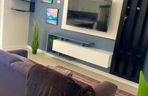 Molynes Gardens Apartment | JoJo’s Stay- Cozy 1BR w/Pool and Breathtaking View