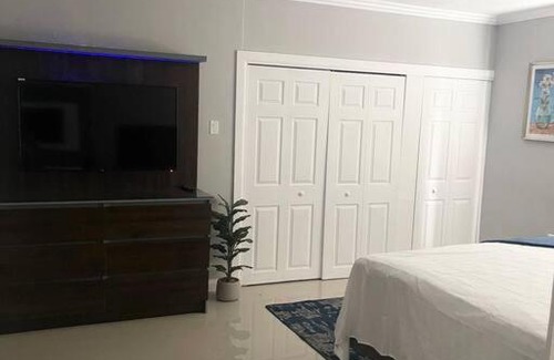 Molynes Gardens Apartment | JoJo’s Stay- Cozy 1BR w/Pool and Breathtaking View