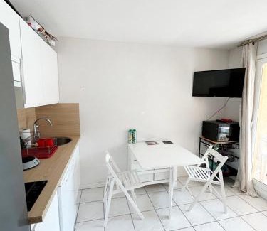 Cavalaire-sur-Mer Apartment | Joli 2 pièces cabine climatisé dans une résidence avec piscine
