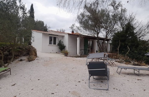 Flassans-sur-Issole House | Joli Petit Cabanon Pour Farnienter ,à Proximité des Sentiers de Randonnées