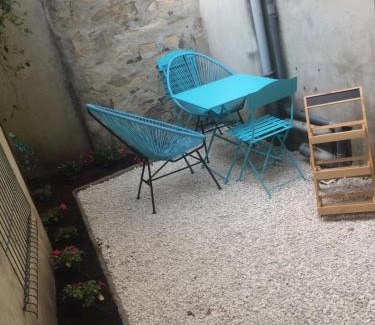 Milly-la-Foret Apartment | Joli Studio Plein Centre de Milly la Forêt