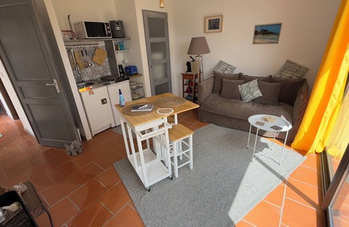 Pardailhan House | Jolie Maison Pour 2 Pers. Avec Piscine Partagée et Jardin à Pardailhan