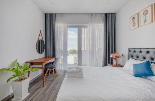 Phuong 8 Hotel | Jomo