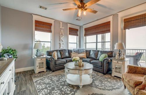 Jonestown Apartment | Jonestown Condo on Lake Travis with 2 Balconies!