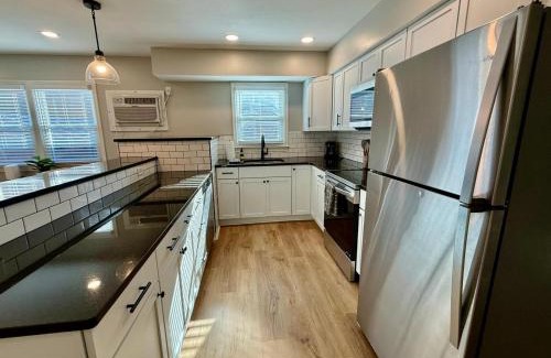 Joslyn Castle Apartment | Joslyn 1- Newly Refinished 1 Bdrm