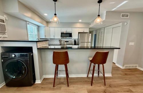 Joslyn Castle Apartment | Joslyn 1- Newly Refinished 1 Bdrm
