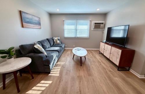 Joslyn Castle Apartment | Joslyn 5-One Bdrm walk to UNMC