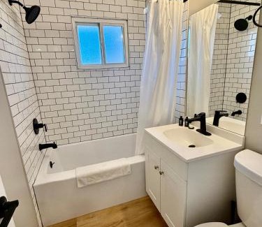 Joslyn Castle Apartment | Joslyn 5-One Bdrm walk to UNMC
