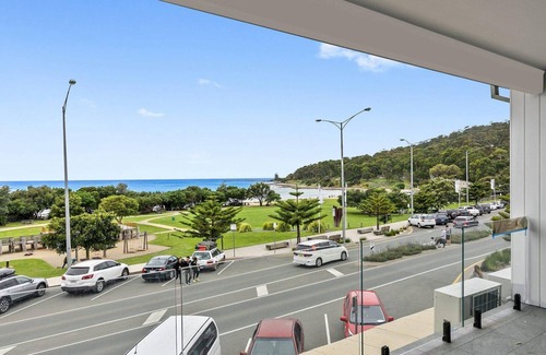 Lorne Apartment | Joy Apartment 2 - Brand New Beachfront Apartment, Views, Linen, WIFI and More