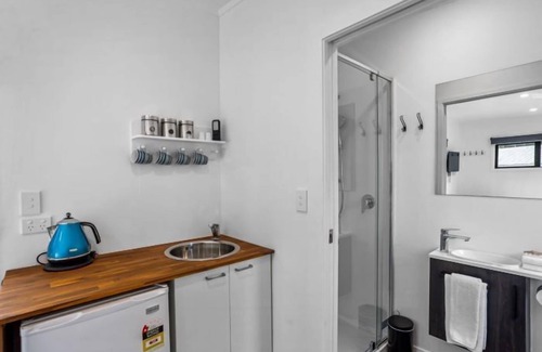 Whangamata House | Joy's Rest Cabin