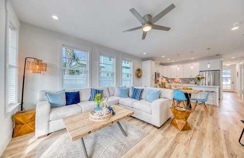 Bid-a-wee Beach House | Joyful Sound by AvantStay | Walk to the Beach