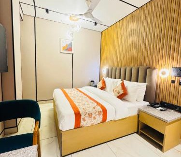 Jangpura Hotel | JS Residency Luxe Collection Hotel Near Nizamuddin Railway Station