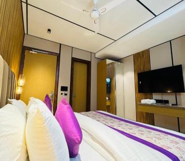 Jangpura Hotel | JS Residency Luxe Collection Hotel Near Nizamuddin Railway Station