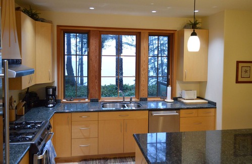 Juan de Fuca Electoral Area House | Juan de Fuca Beach House
