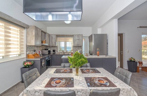 Kolymbari Apartment | Julia's Apt On the Beach ★ Pool★Family Garden BBQ ★ 2 bdrm ★ Sunset View