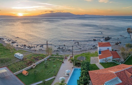 Kolymbari Apartment | Julia's Apt On the Beach ★ Pool★Family Garden BBQ ★ 2 bdrm ★ Sunset View