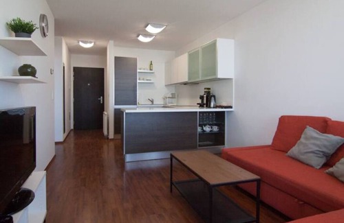 Nove Mesto Apartment | Juls Apartment/w parking and AC in 3 Towers