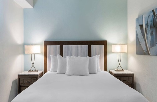 The Point Resort | July 1br Newport Inn on Long-wharf rental