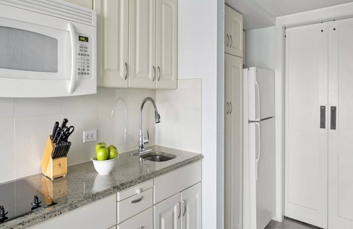 The Point Resort | July 1br Newport Inn on Long-wharf rental