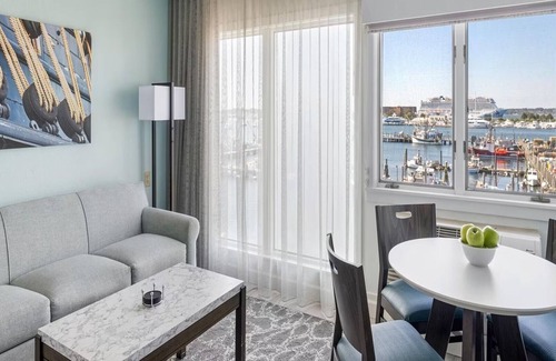 The Point Resort | July 1br Newport Inn on Long-wharf rental