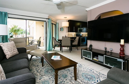 Seven Mile Beach Condo | June 22-29 AVAIL! Cayman Reef #60 - 3 King Beds, 70" TV, TV in every bedroom