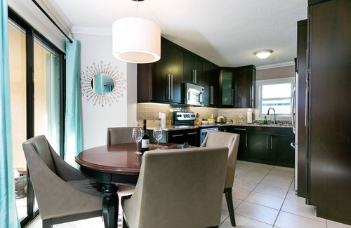 Seven Mile Beach Condo | June 22-29 AVAIL! Cayman Reef #60 - 3 King Beds, 70" TV, TV in every bedroom