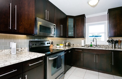 Seven Mile Beach Condo | June 22-29 AVAIL! Cayman Reef #60 - 3 King Beds, 70" TV, TV in every bedroom