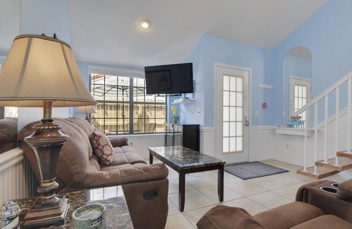 Summer Breeze Condo | 🏖️June and July DEEP Discounts! Beautiful West end condo! *Free Activites!*🏖️