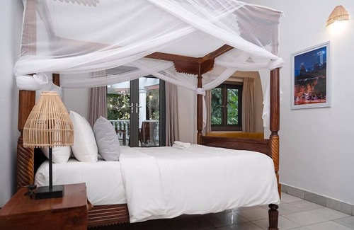 Daun Penh Hotel | Jungle Addition