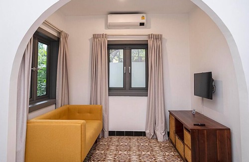 Daun Penh Hotel | Jungle Addition