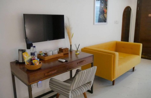 Daun Penh Hotel | Jungle Addition