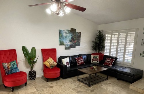 Dobson Ranch House | Jungle Bungalow 4 bd/2bth 6 beds Indoor Bball, Games, Huge backyard Family Home